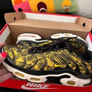 Nike Air Max Plus women’s size 9.5